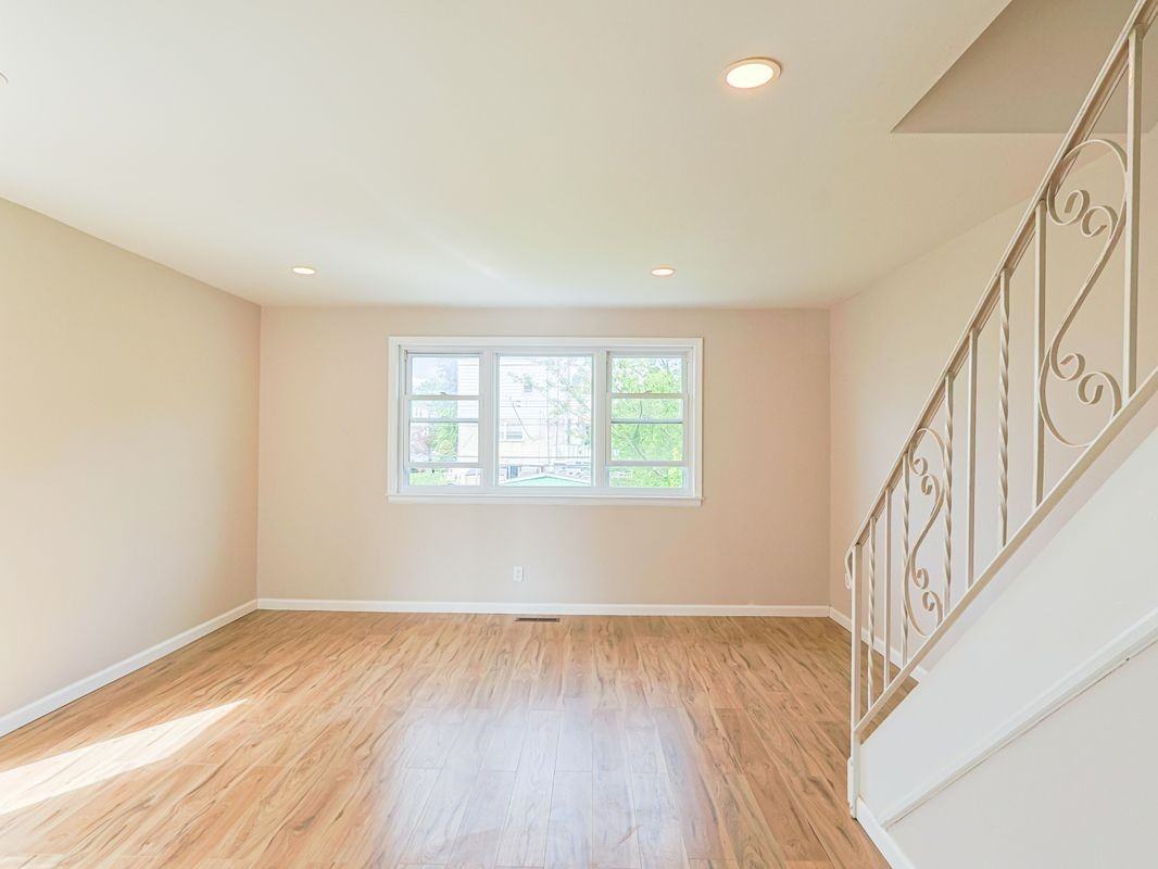 1826 Tomlinson Rd - Photo 5 of 13