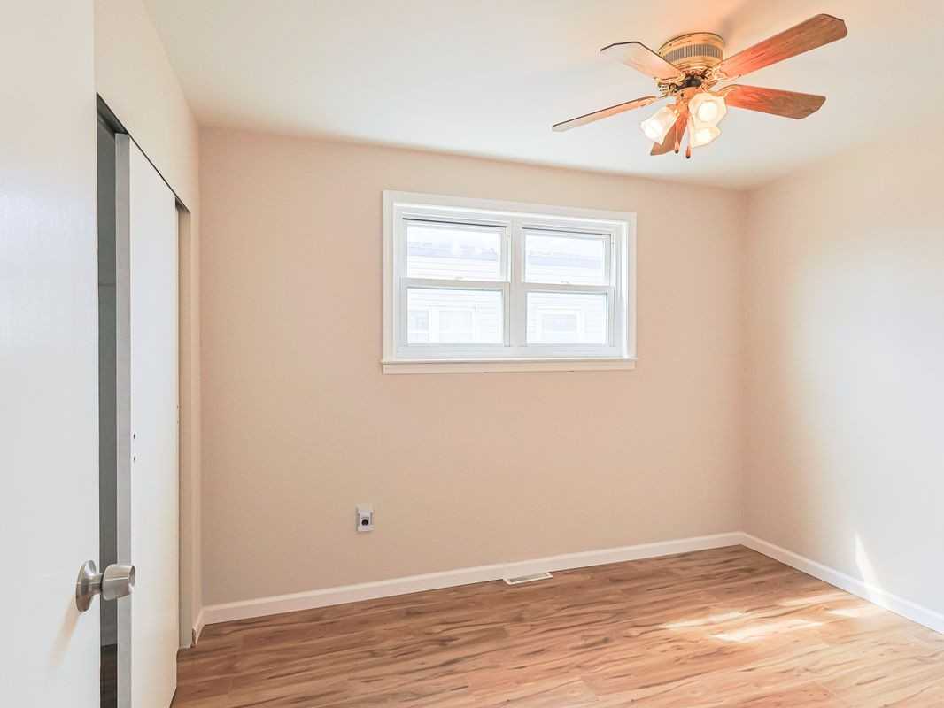1826 Tomlinson Rd - Photo 6 of 13