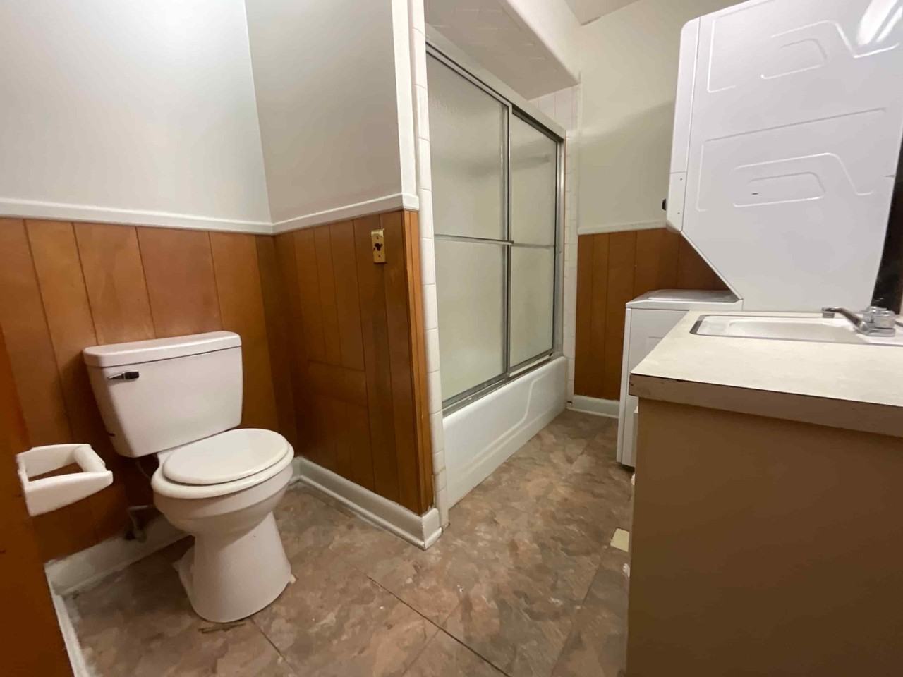 2115 Brookhurst Street Apt #2, Winston - Photo 3 of 18