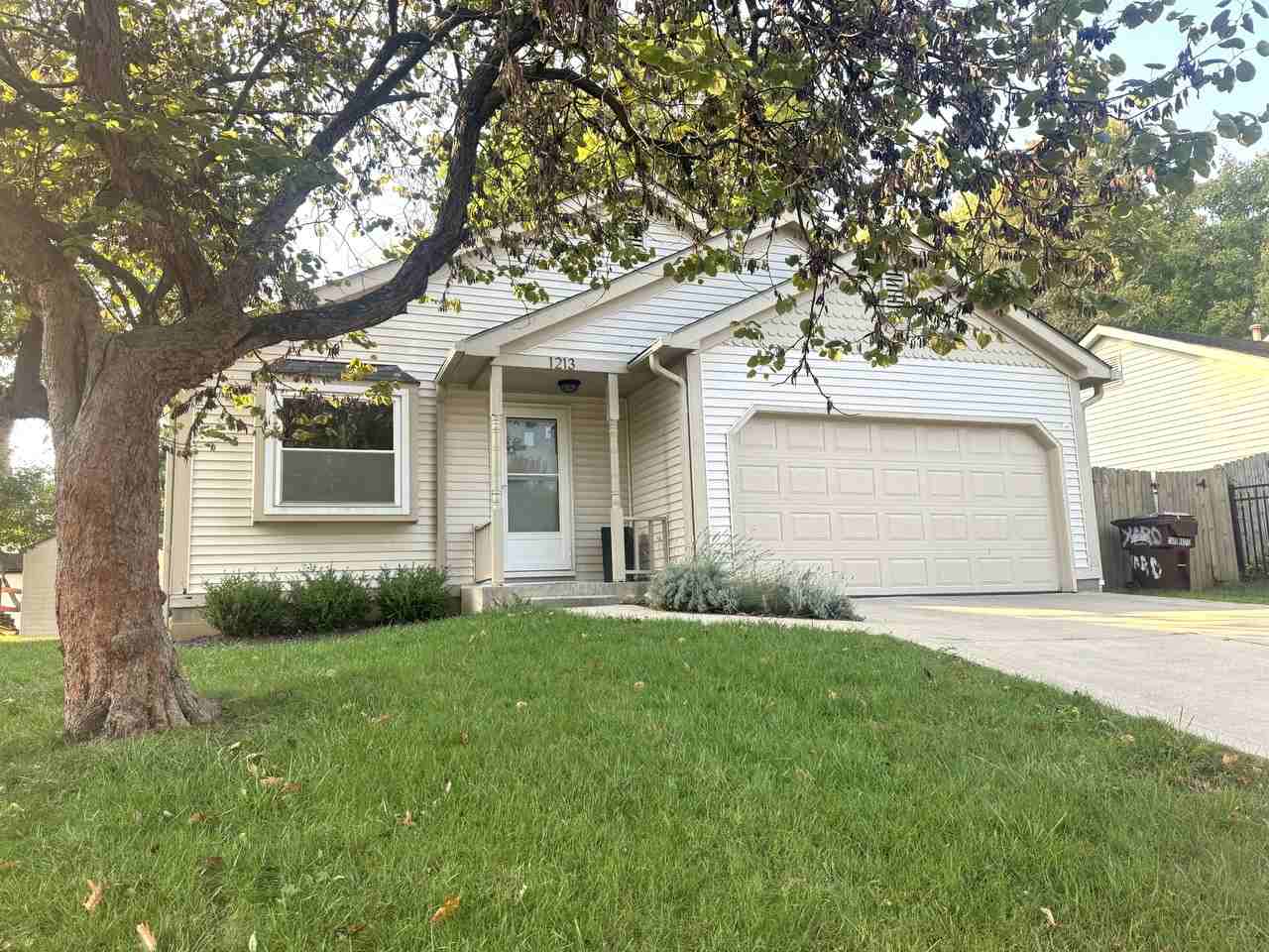 1213 Tillicum Dr - Photo 2 of 2