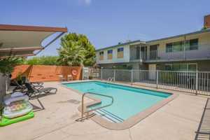 featured image of 746 E 5th St