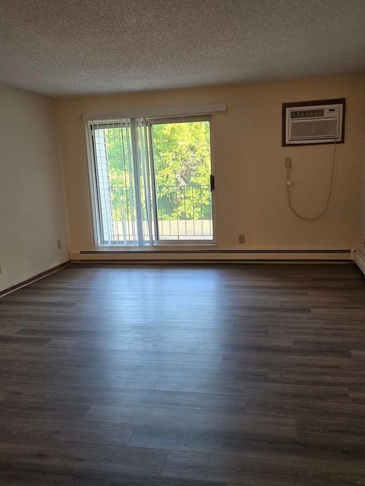 911 6th Ave Ne - Photo 2 of 10
