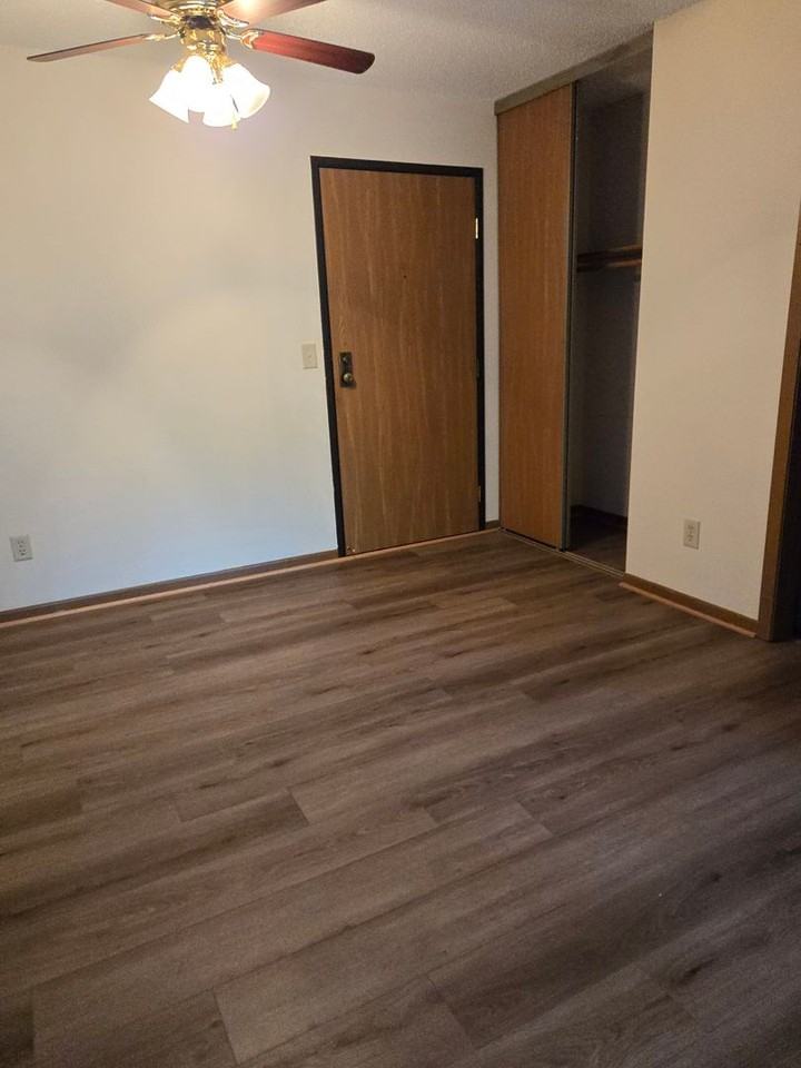 911 6th Ave Ne - Photo 3 of 10