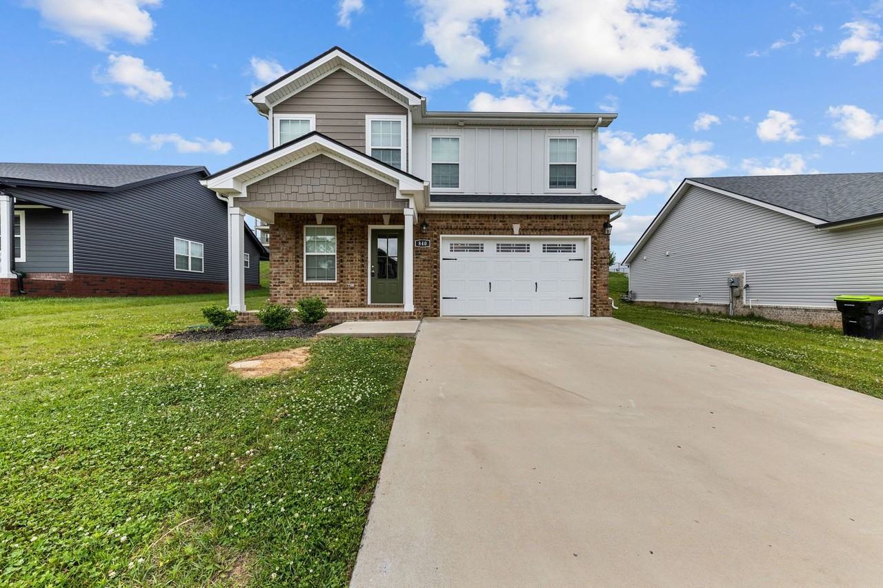 840 Lillian Grace Dr - Photo 4 of 33