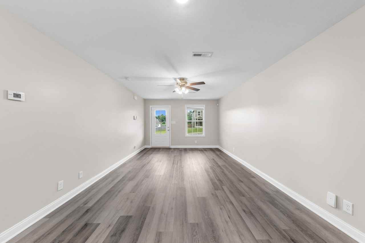 840 Lillian Grace Dr - Photo 7 of 33