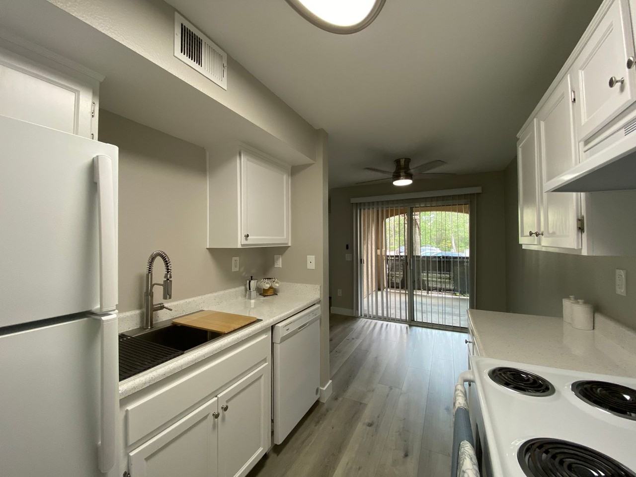 Sunny Creek Apts. - Photo 6 of 44