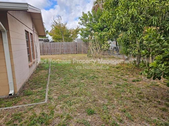 1635 Newport Ct - Photo 3 of 11