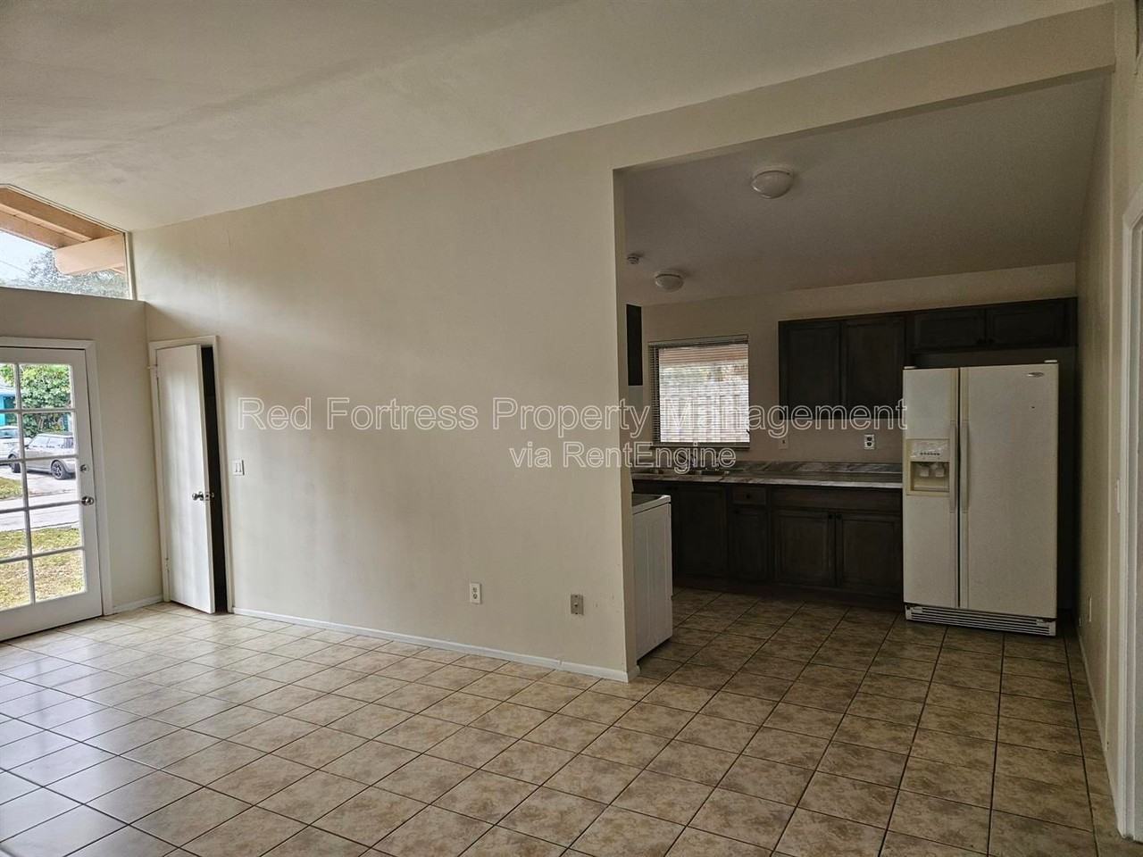 1635 Newport Ct - Photo 4 of 11