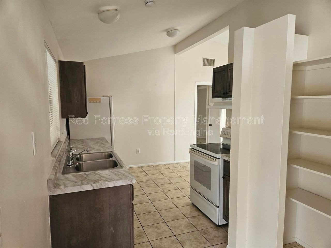 1635 Newport Ct - Photo 6 of 11