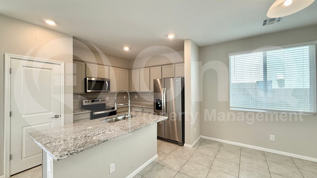 17381 W Daley Ln - Photo 4 of 22