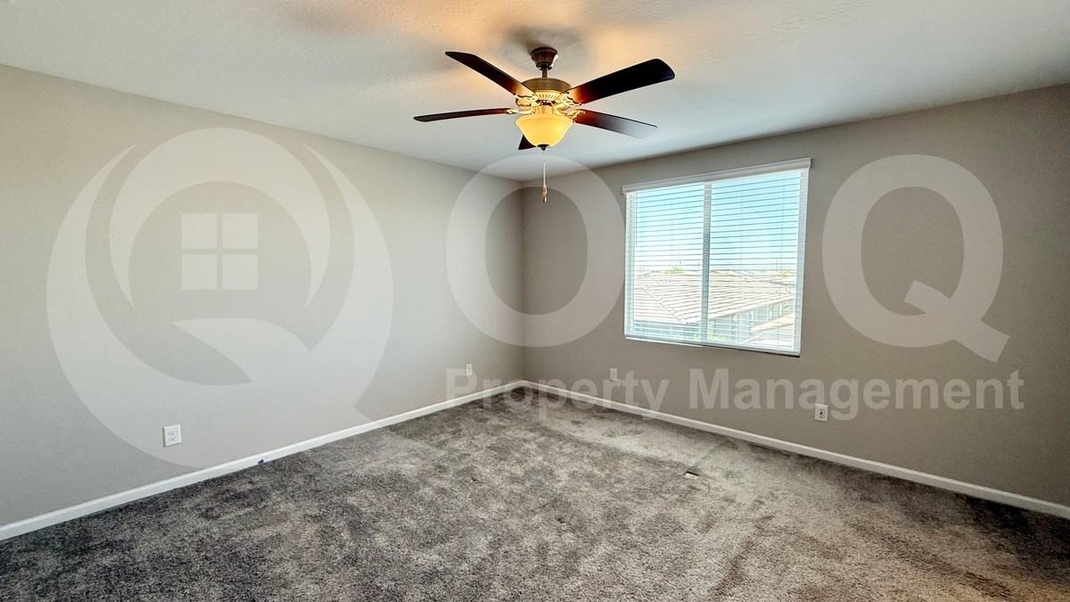 17381 W Daley Ln - Photo 7 of 22