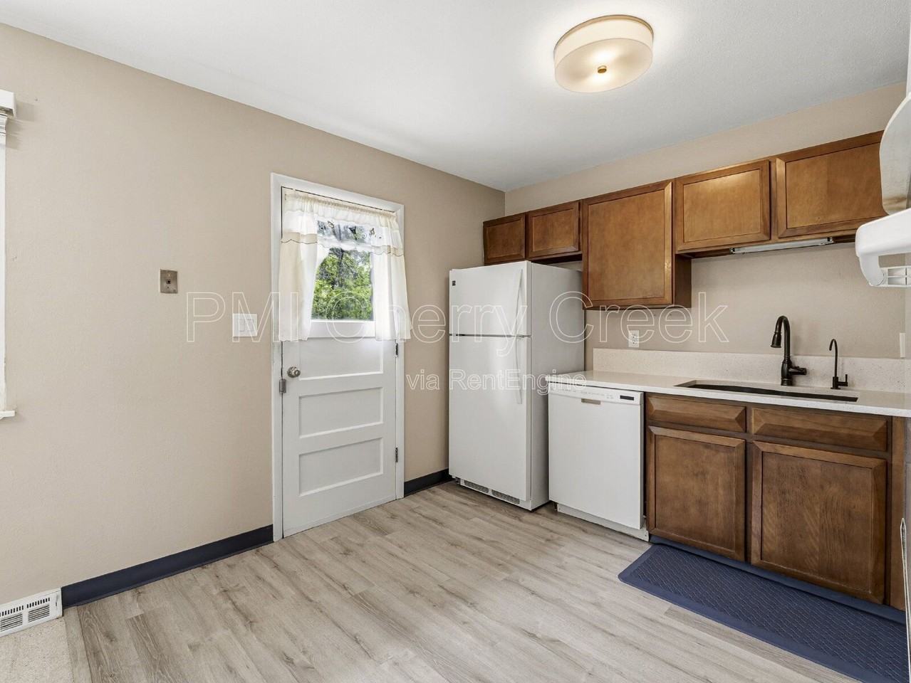 766 W Davies Way - Photo 6 of 27