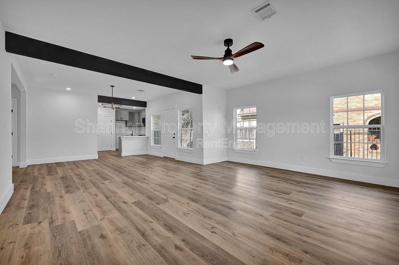224 Everton St - Photo 4 of 24