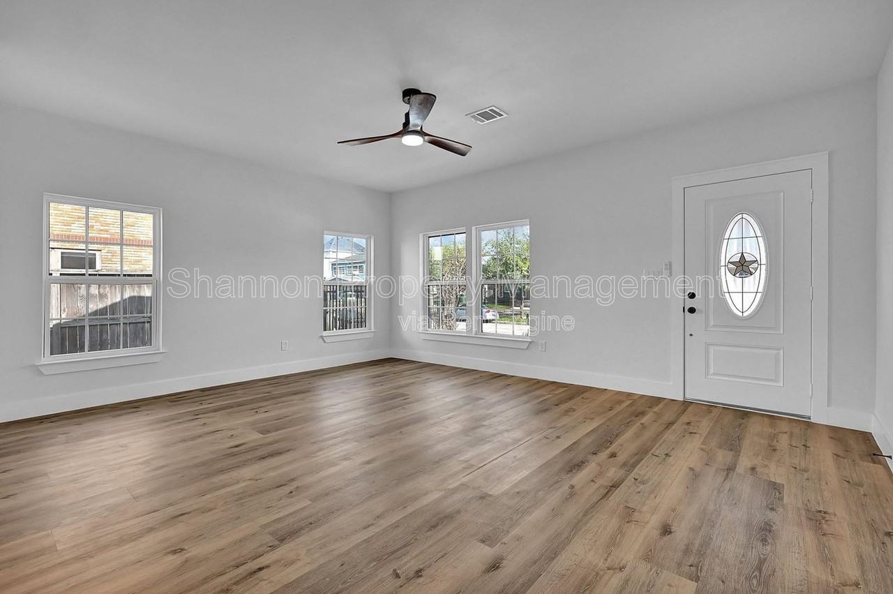 224 Everton St - Photo 5 of 24