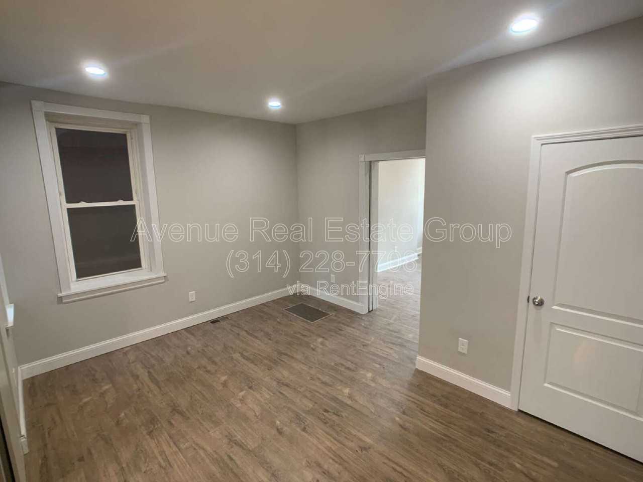 4211 Cleveland Ave - Photo 6 of 36