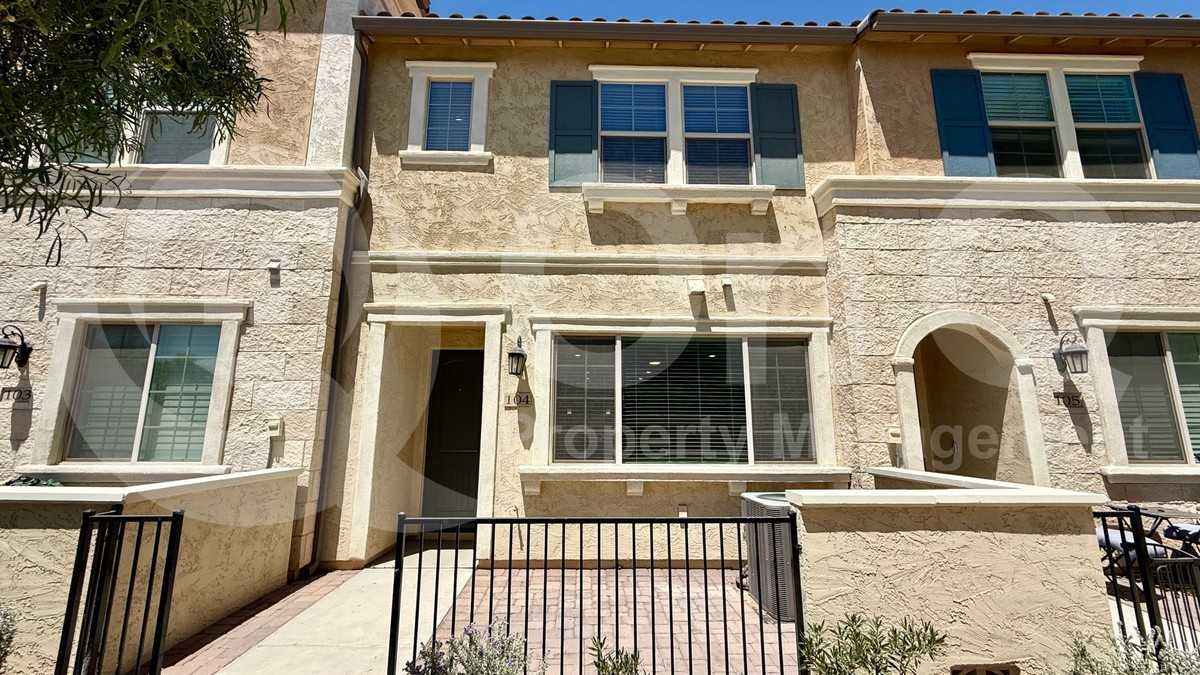 2669 S Peppertree Dr #104