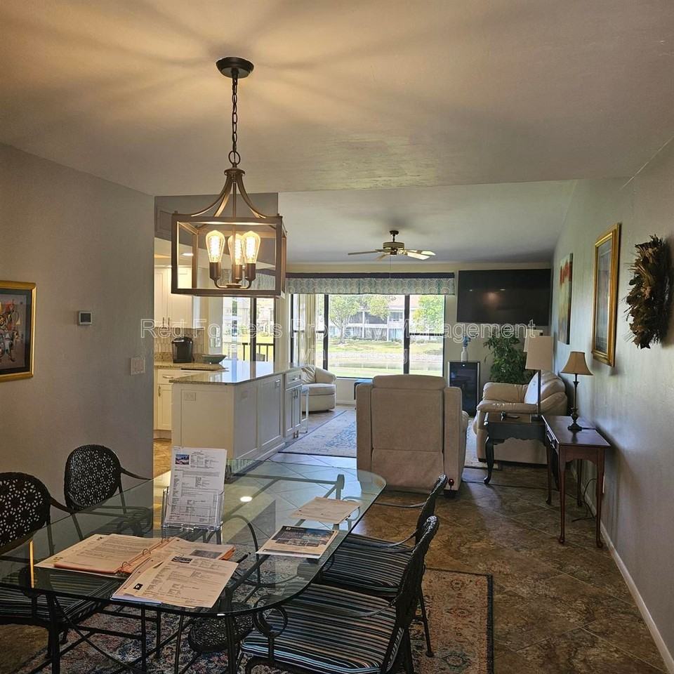 5710 Trailwinds Dr #525 - Photo 5 of 9
