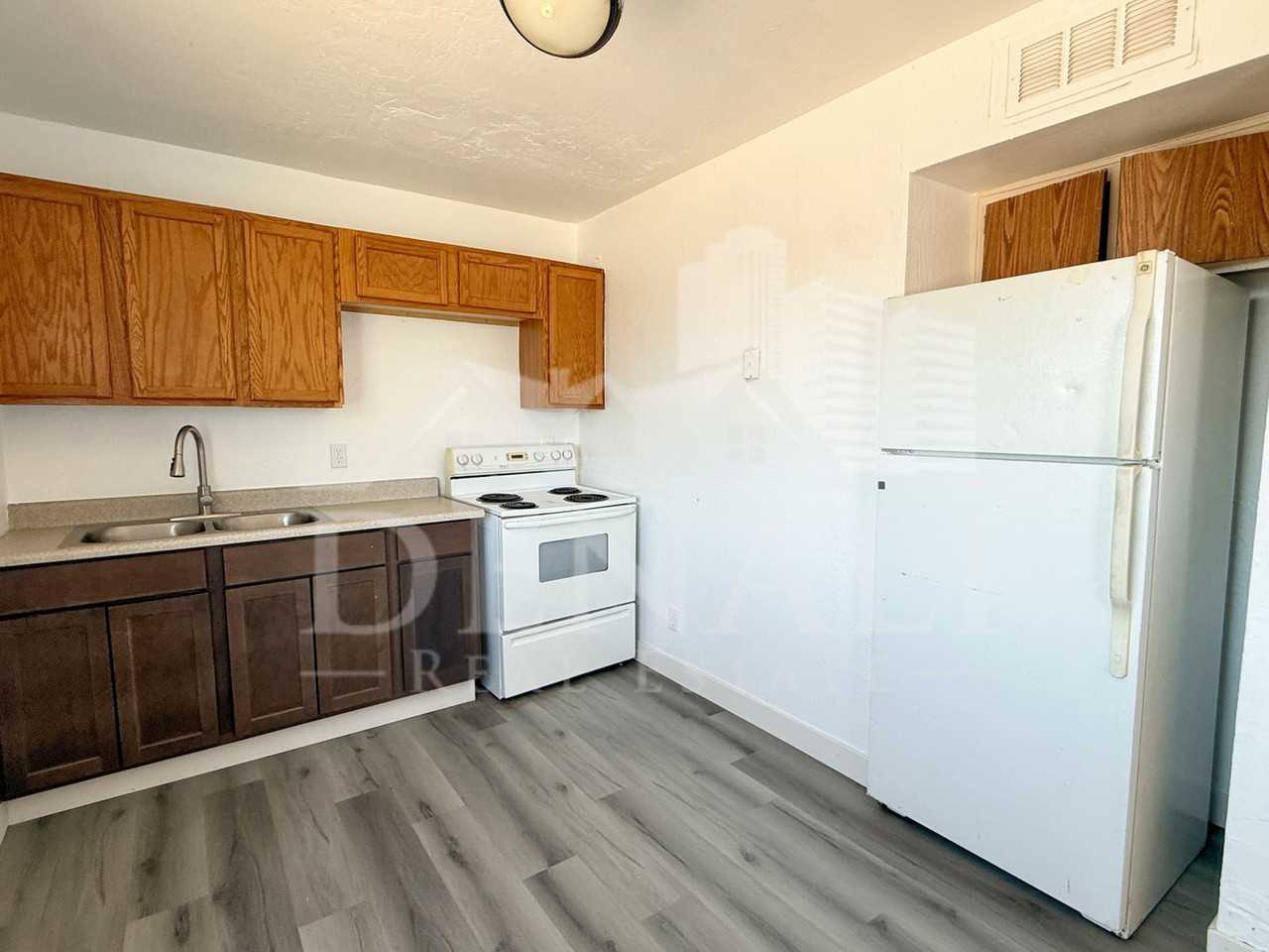 1709 W Sherman St #1 - Photo 5 of 10