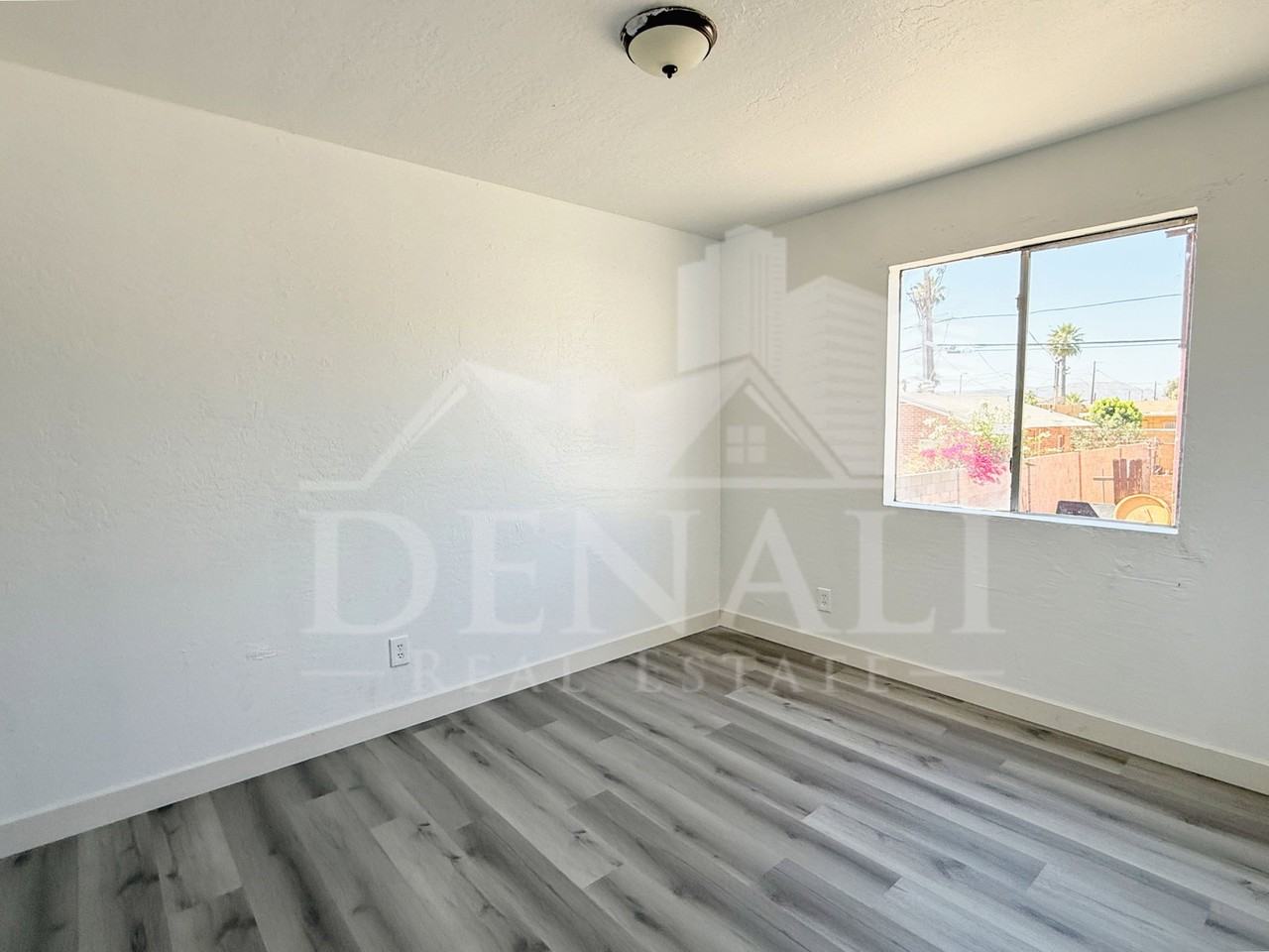 1709 W Sherman St #1 - Photo 6 of 10