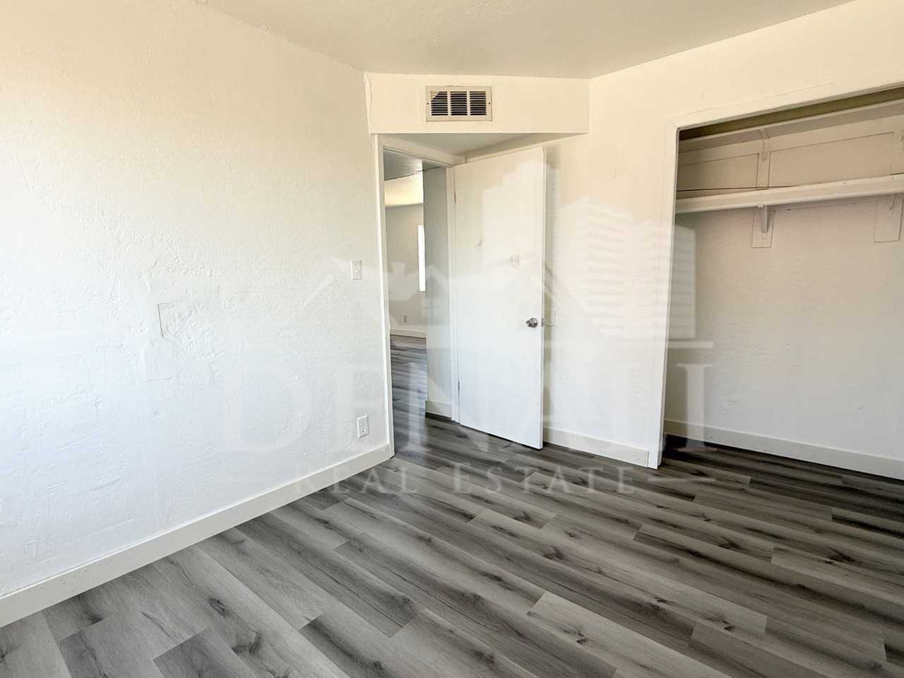 1709 W Sherman St #1 - Photo 7 of 10