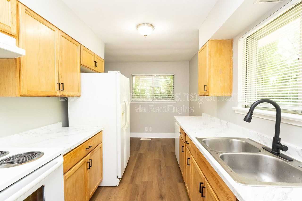 1127 Clermont Dr - Photo 2 of 23
