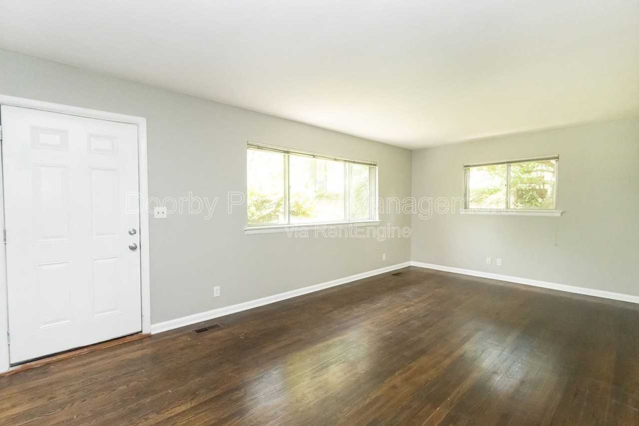 1127 Clermont Dr - Photo 3 of 23