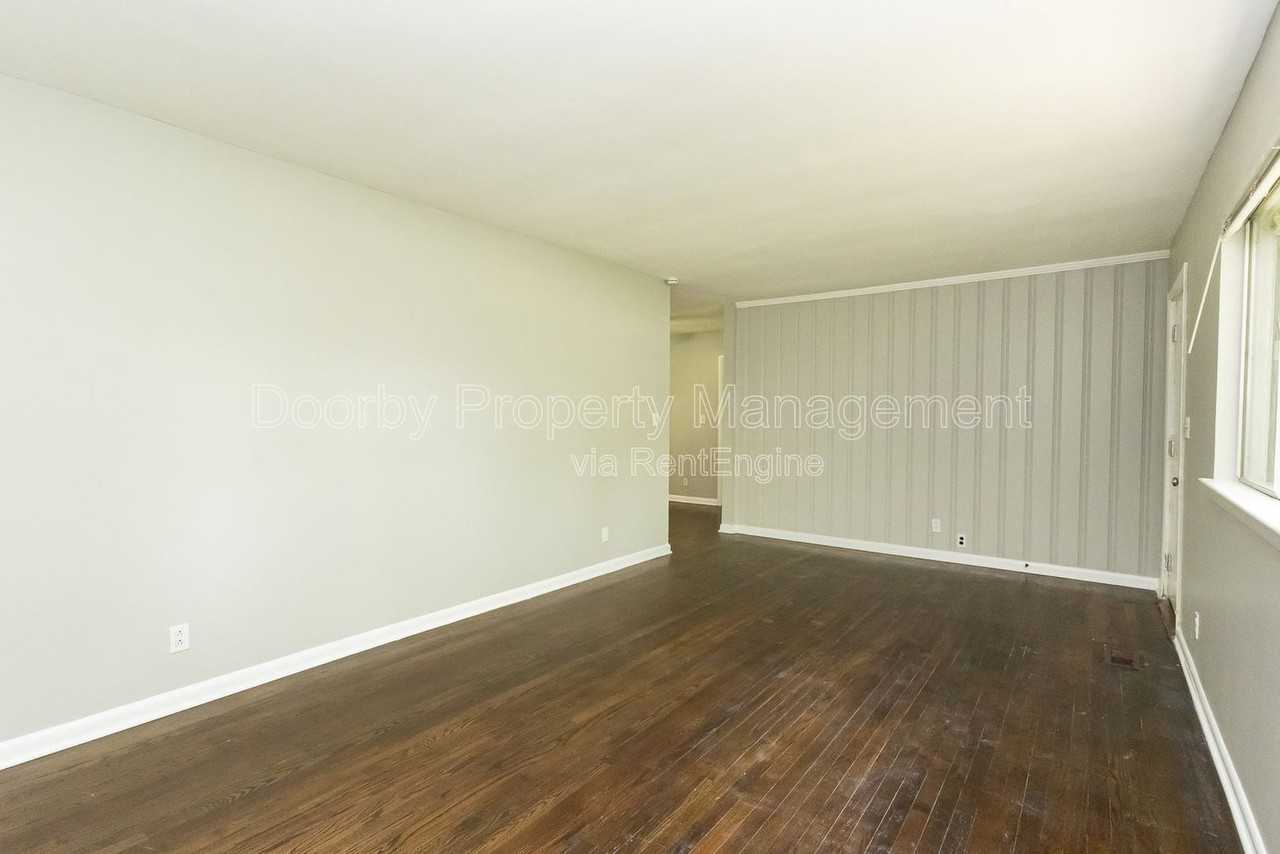 1127 Clermont Dr - Photo 4 of 23