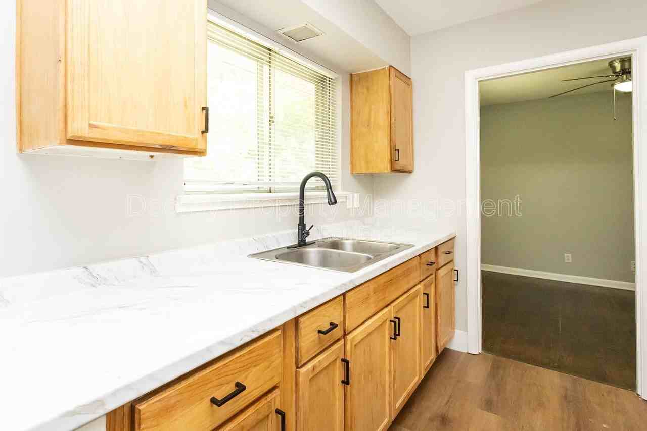 1127 Clermont Dr - Photo 6 of 23
