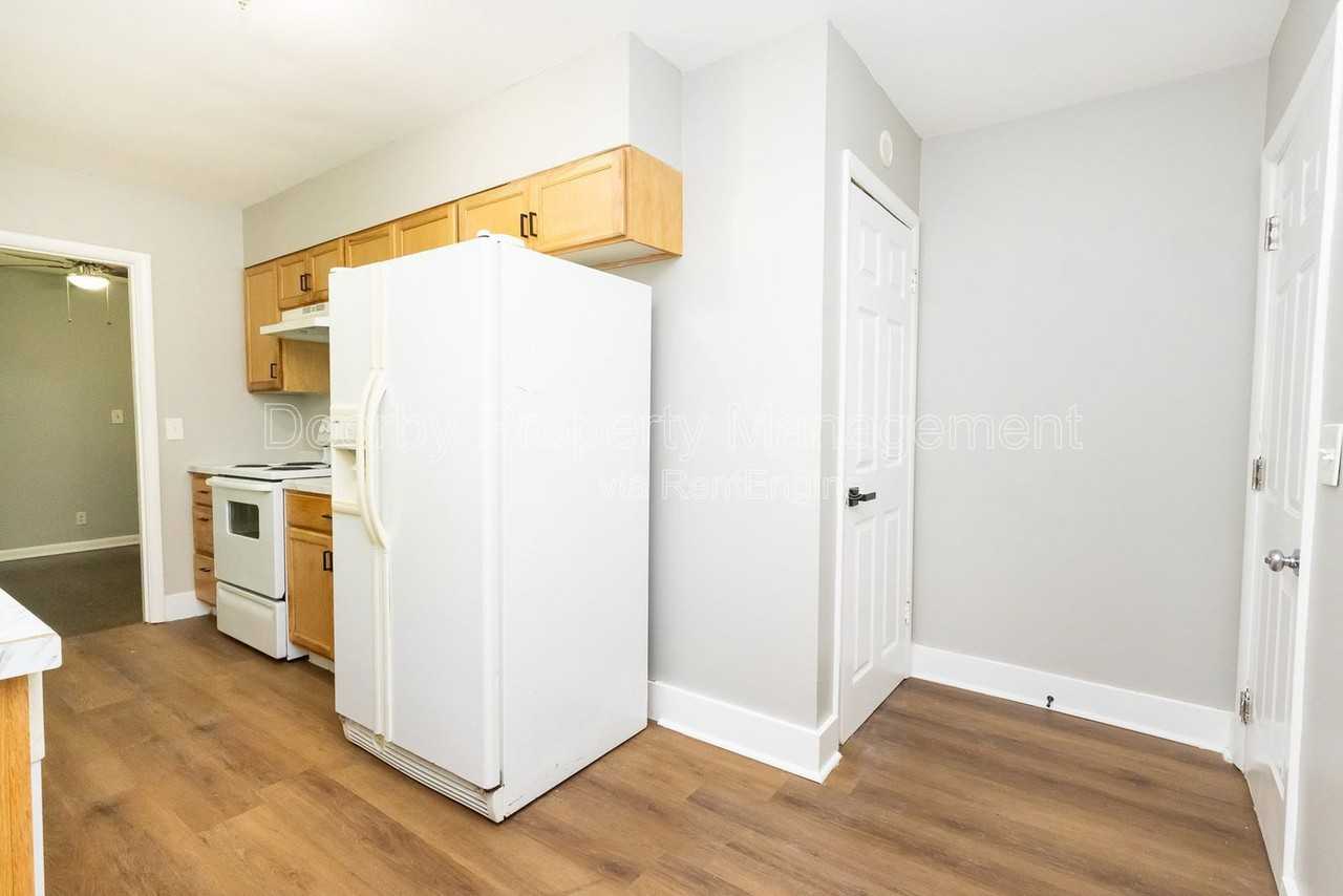 1127 Clermont Dr - Photo 7 of 23