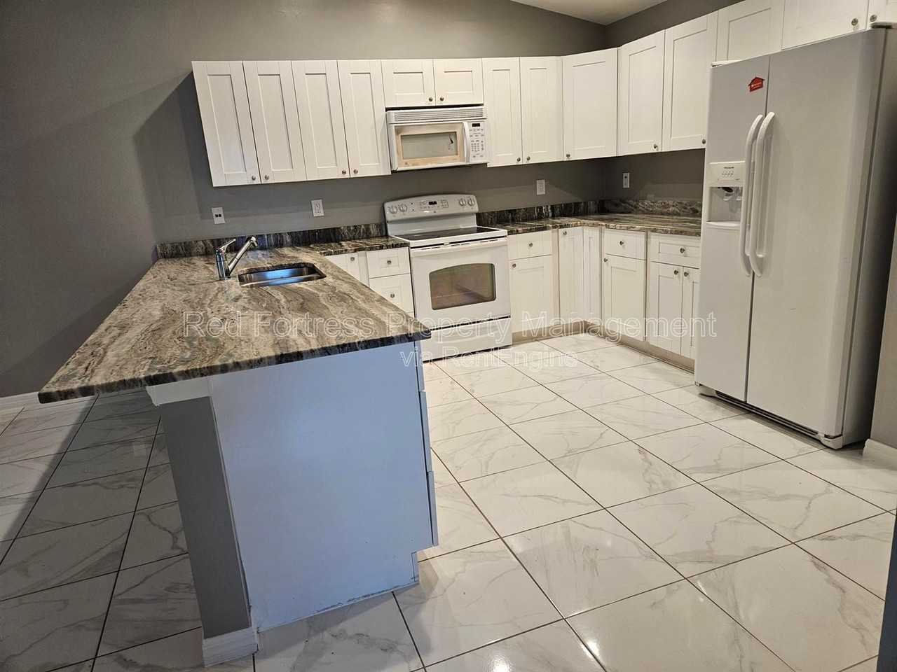 310 Gordon Ave S - Photo 2 of 9