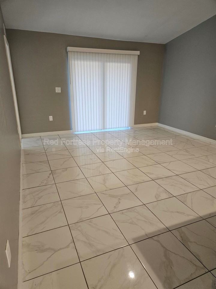 310 Gordon Ave S - Photo 3 of 9