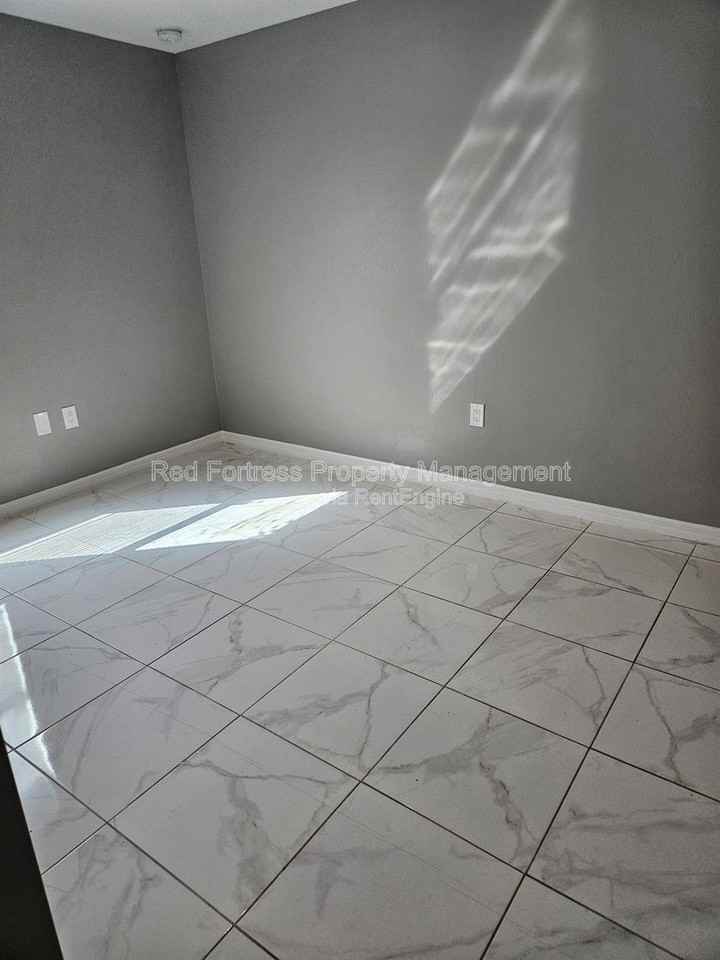 310 Gordon Ave S - Photo 4 of 9
