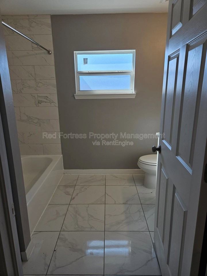 310 Gordon Ave S - Photo 5 of 9