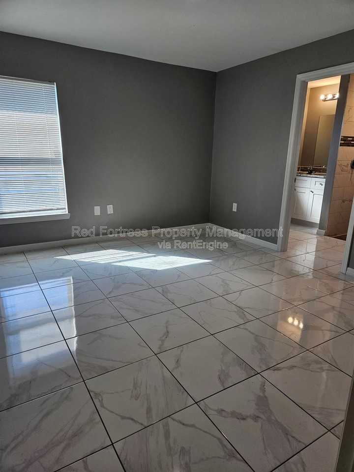 310 Gordon Ave S - Photo 6 of 9