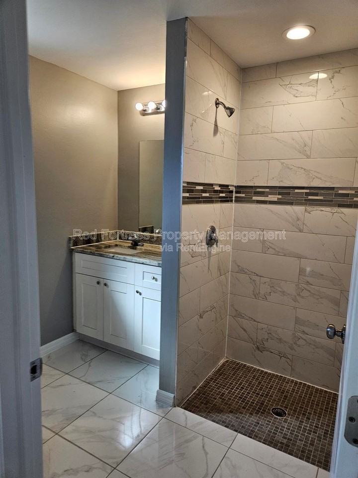 310 Gordon Ave S - Photo 7 of 9
