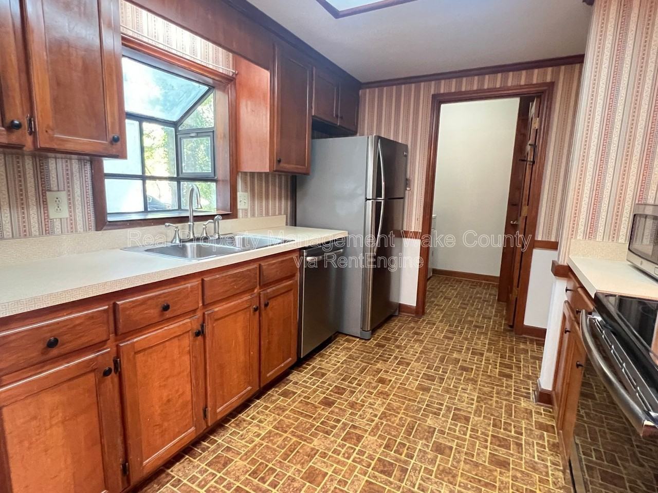 7404 Valley Run Dr - Photo 5 of 22