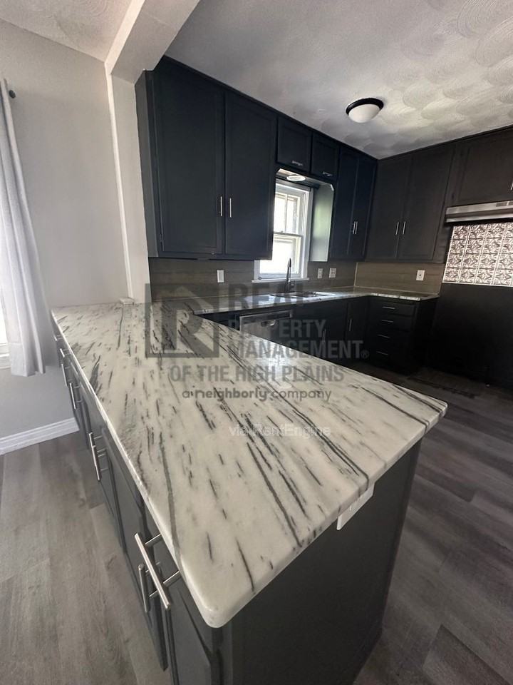 3007 S Washington St - Photo 3 of 12