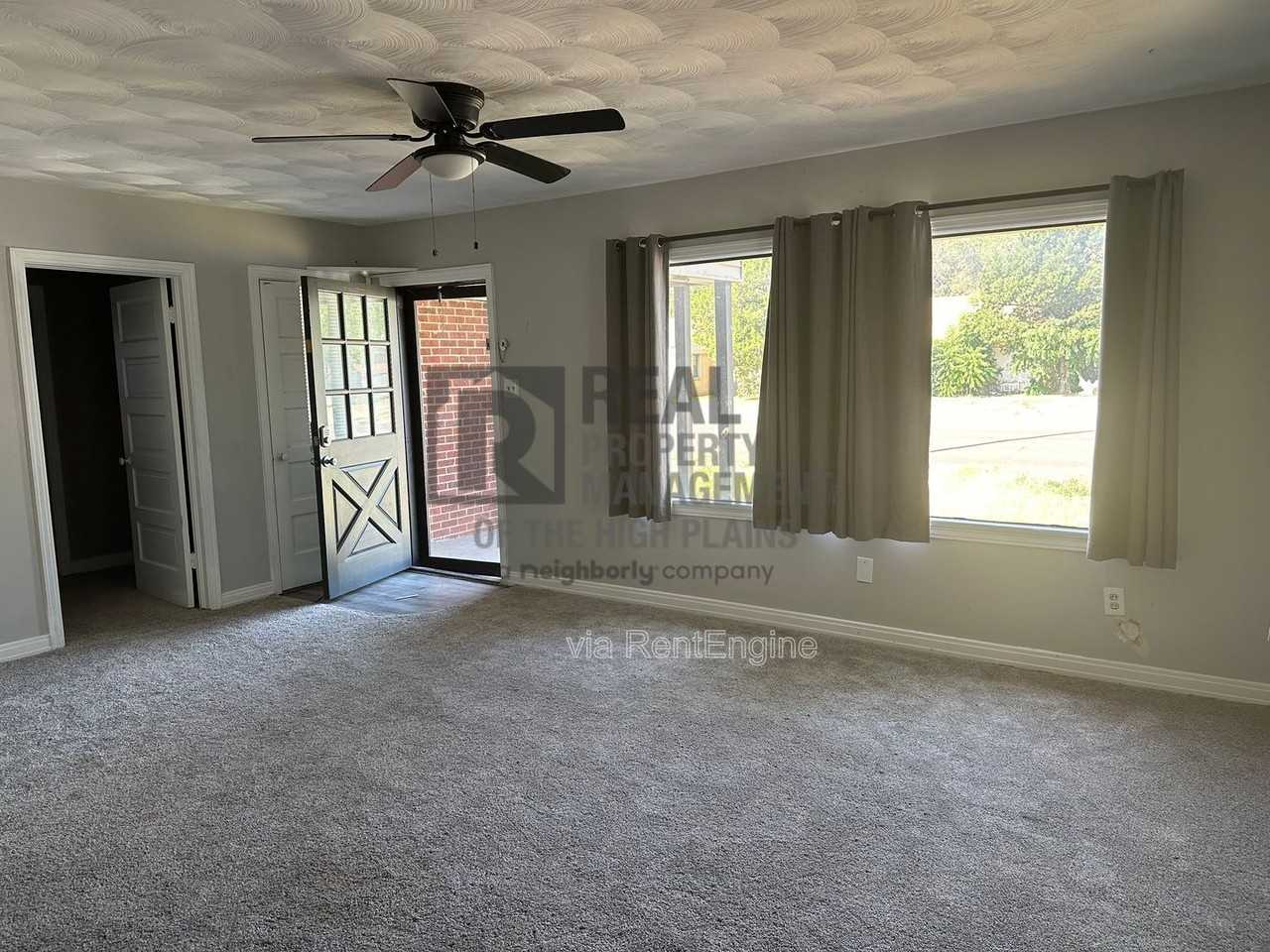 3007 S Washington St - Photo 6 of 12