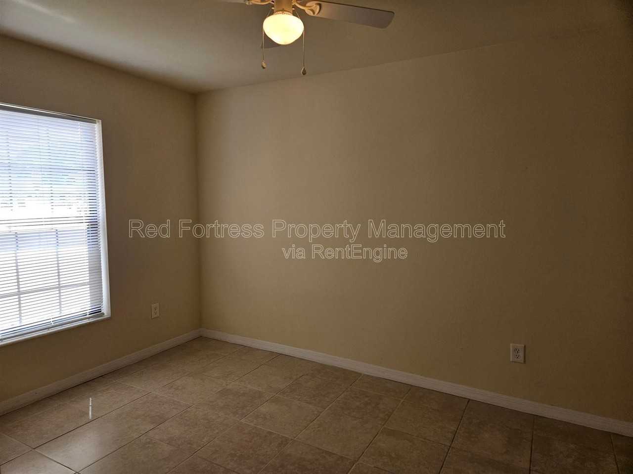 542 Se 6th Pl - Photo 3 of 12