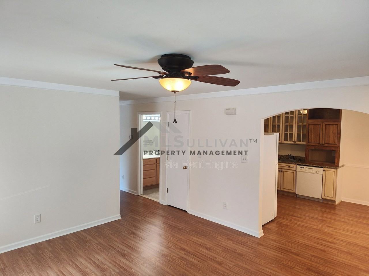 308 Lakeshore Dr - Photo 4 of 16