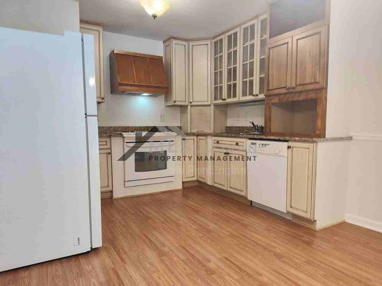 308 Lakeshore Dr - Photo 5 of 16