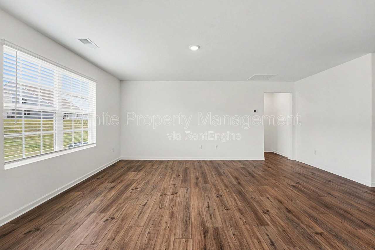 368 W 18th St - Photo 3 of 21