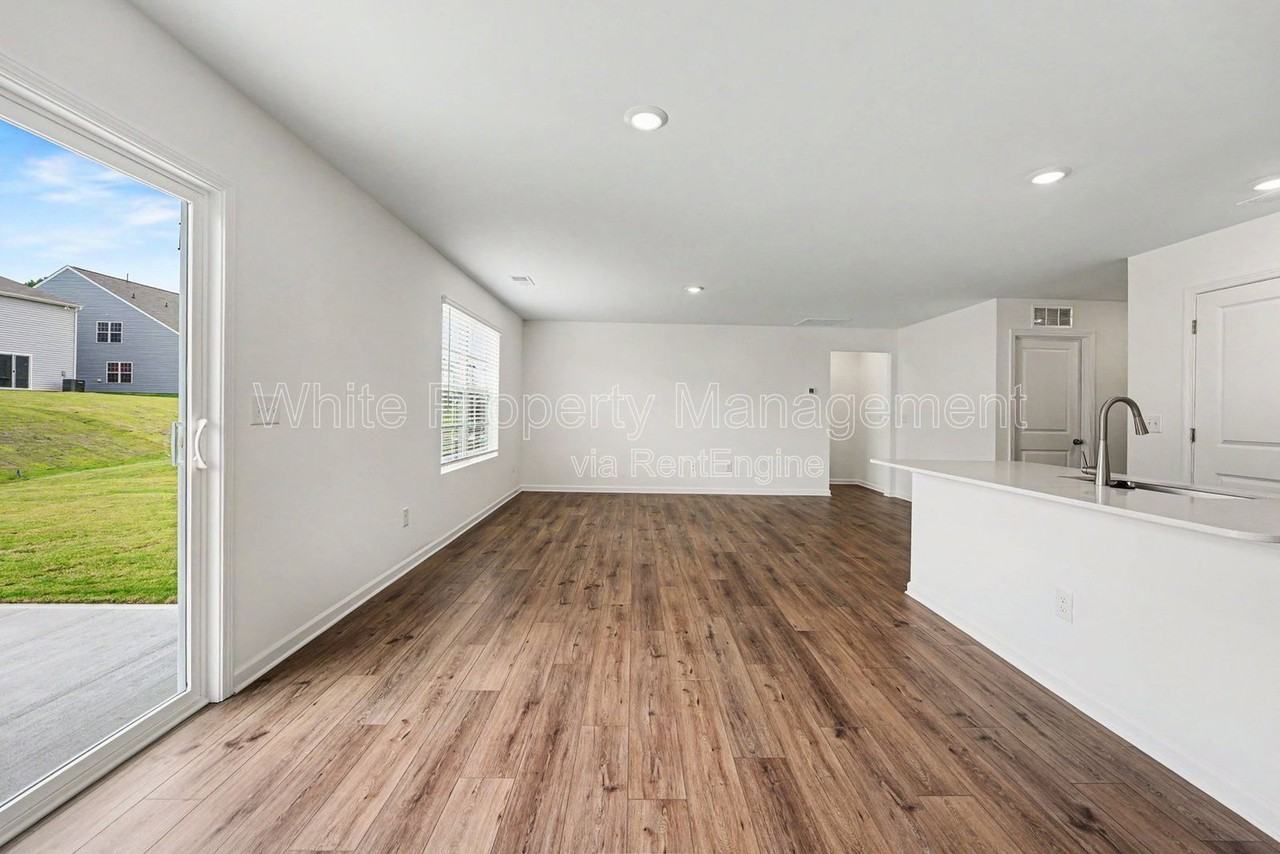 368 W 18th St - Photo 6 of 21