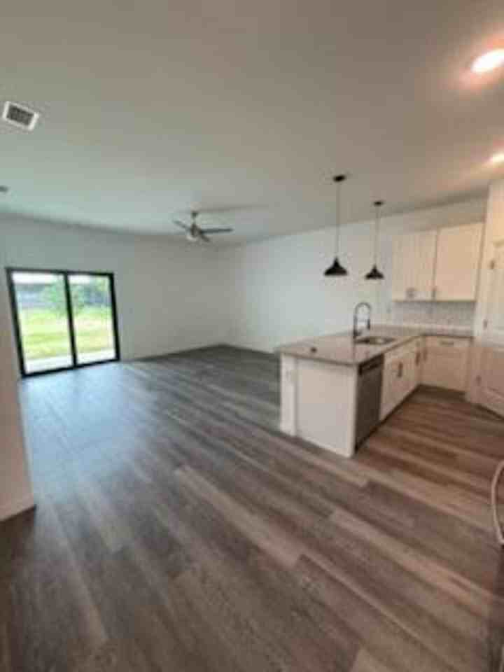 2028 Ne 8th Pl - Photo 2 of 17