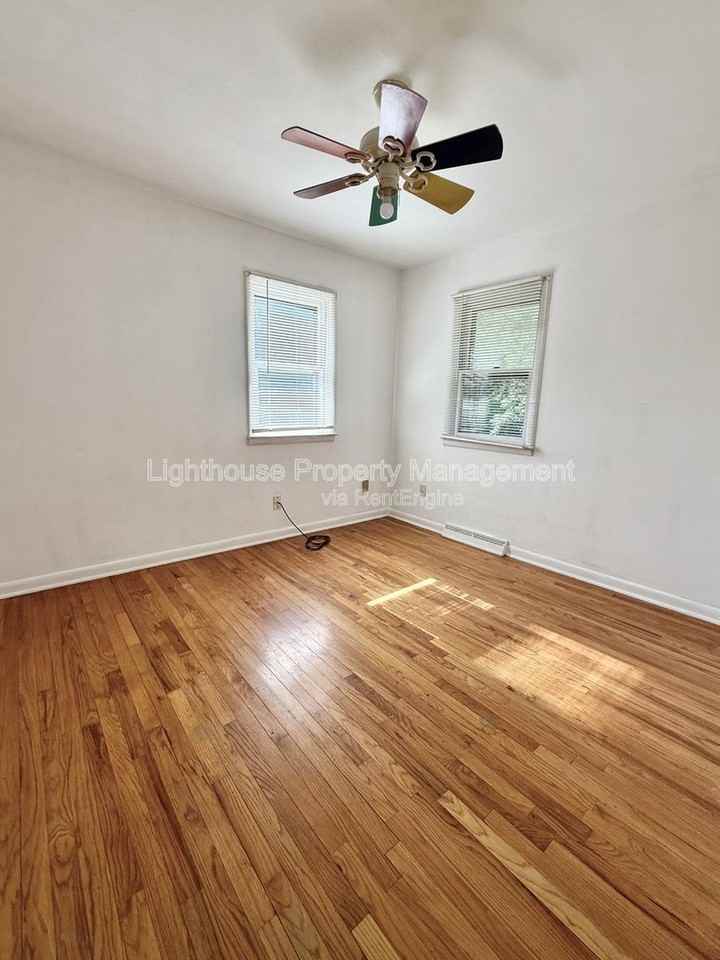 2118 Woodbine Ave - Photo 6 of 12