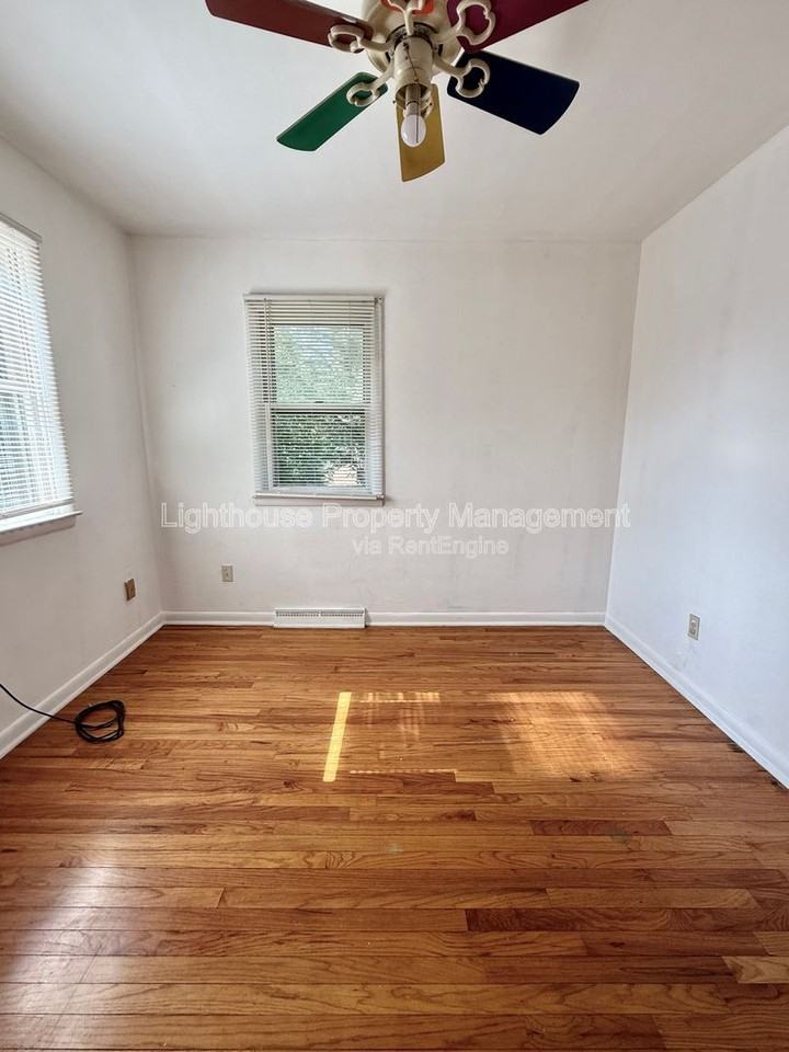 2118 Woodbine Ave - Photo 7 of 12