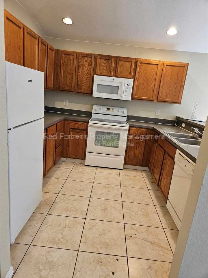98 Milwaukee Blvd - Photo 2 of 9
