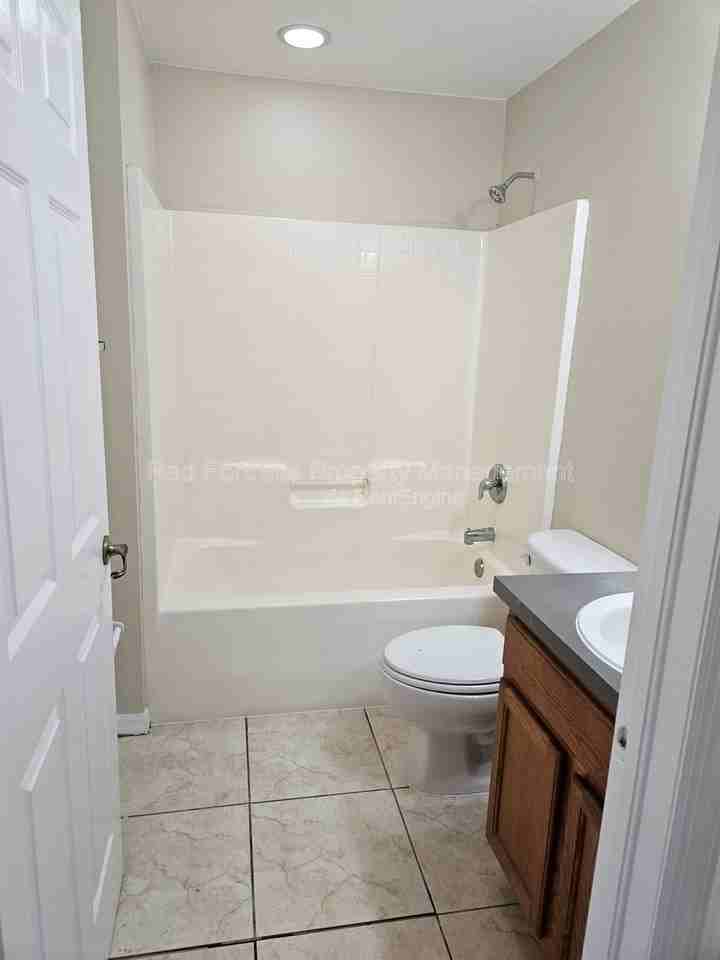 98 Milwaukee Blvd - Photo 4 of 9