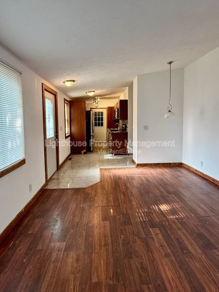 8118 Howard St - Photo 3 of 13