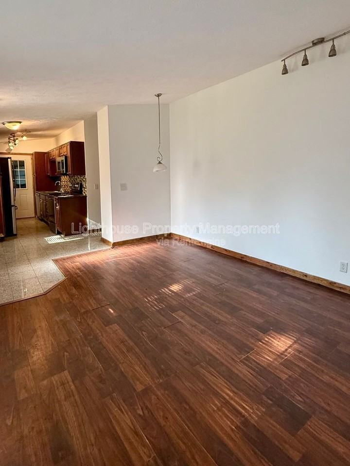 8118 Howard St - Photo 5 of 13